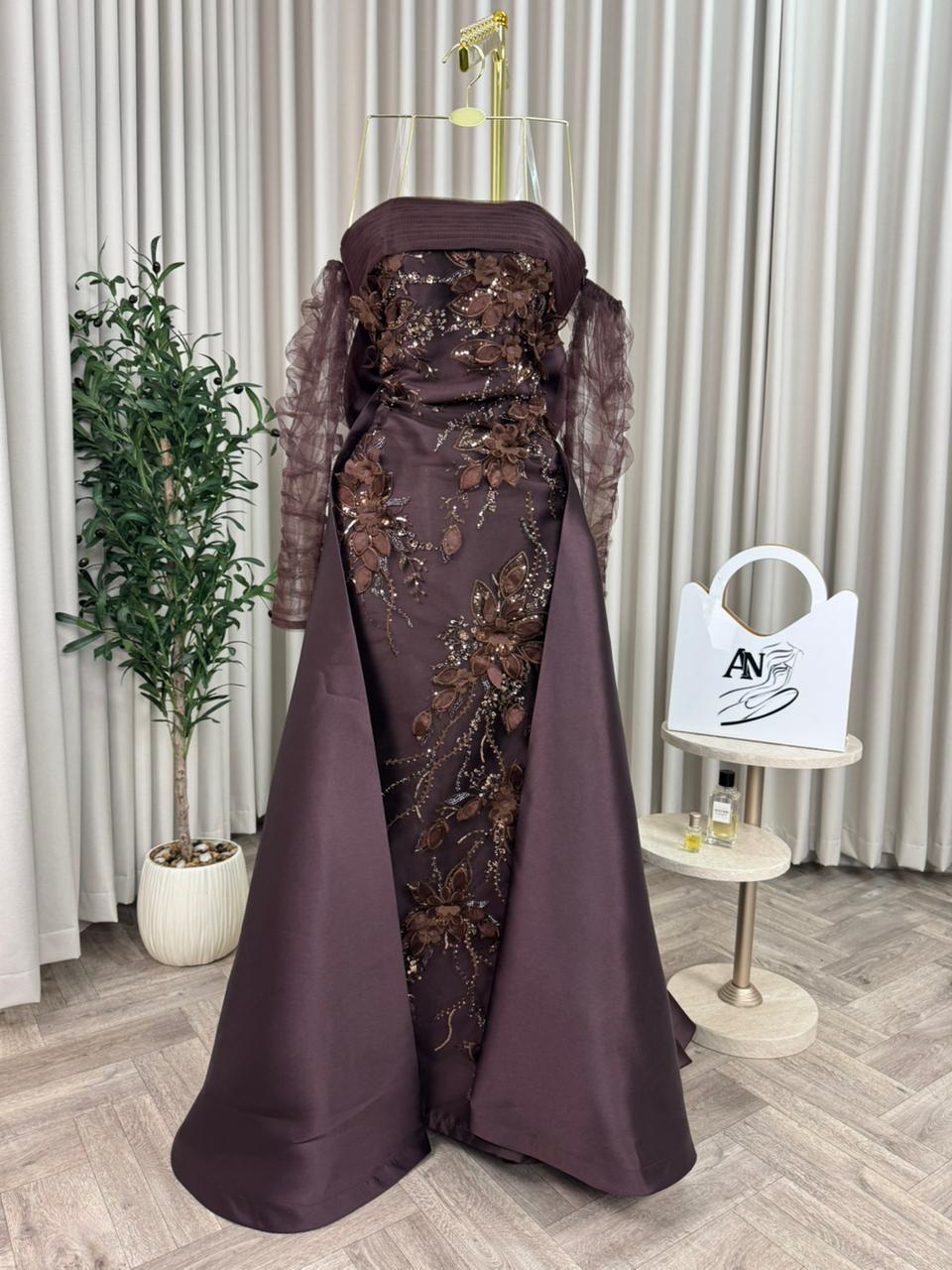 فستان سهرة لون بني