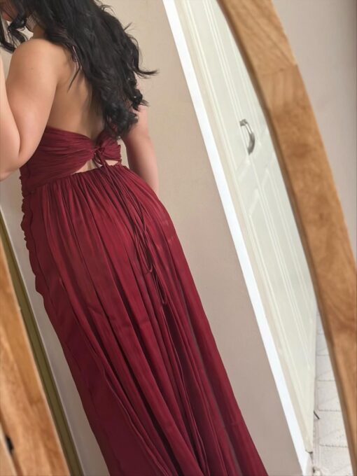 ⁦فستان سهرة لون أحمر⁩ - الصورة ⁦3⁩