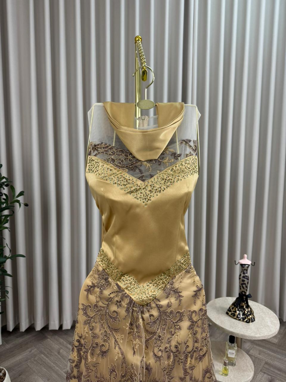 فستان للمناسبات فخم وأنيق - الصورة 4