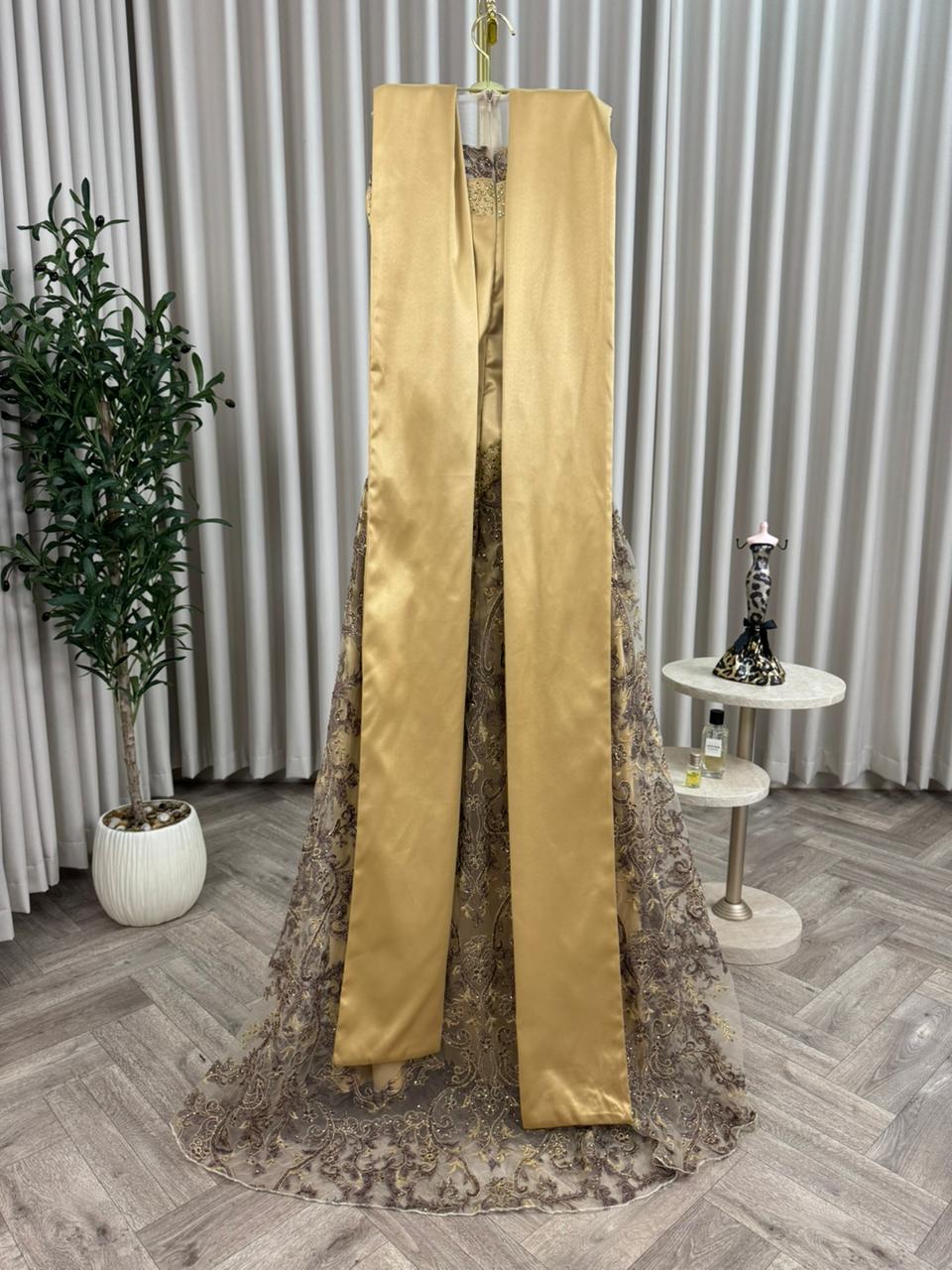 فستان للمناسبات فخم وأنيق - الصورة 3