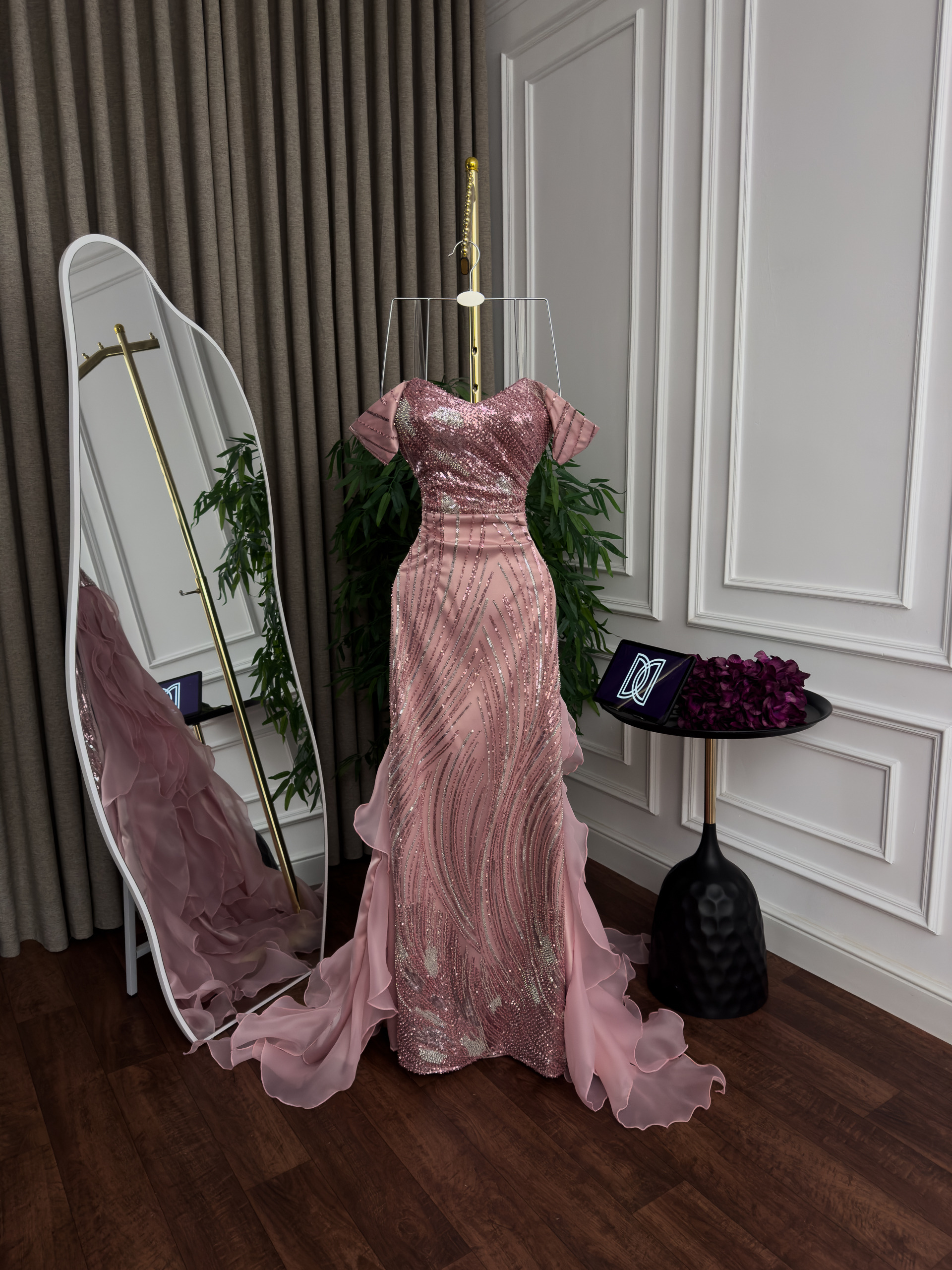 فساتين سهرة لون وردي