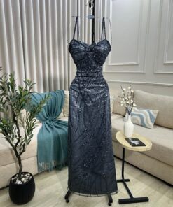 فستان سهرة بدون أكمام