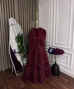 Alternative view of فستان خمري فاخر  إطلالة أنثوية بأناقة لا تُضاهى