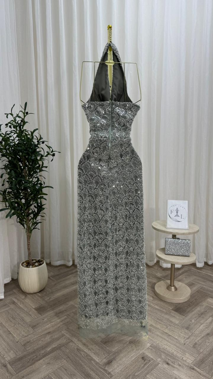 فستان فضي لامع تألقي بإطلالة ساحرة - الصورة 4