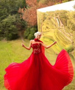 فستان سهرة بلون الأحمر