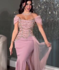 فستان سهرة وردي بلمسات كريستالية