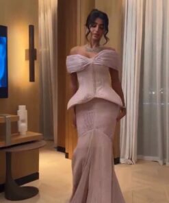 فستان وردي فاخر لمسة من الأنوثة والفخامة