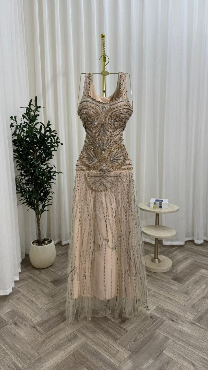 فستان سهرة طويل مطرز بالخرز لون شامبين فاخر - الصورة 3