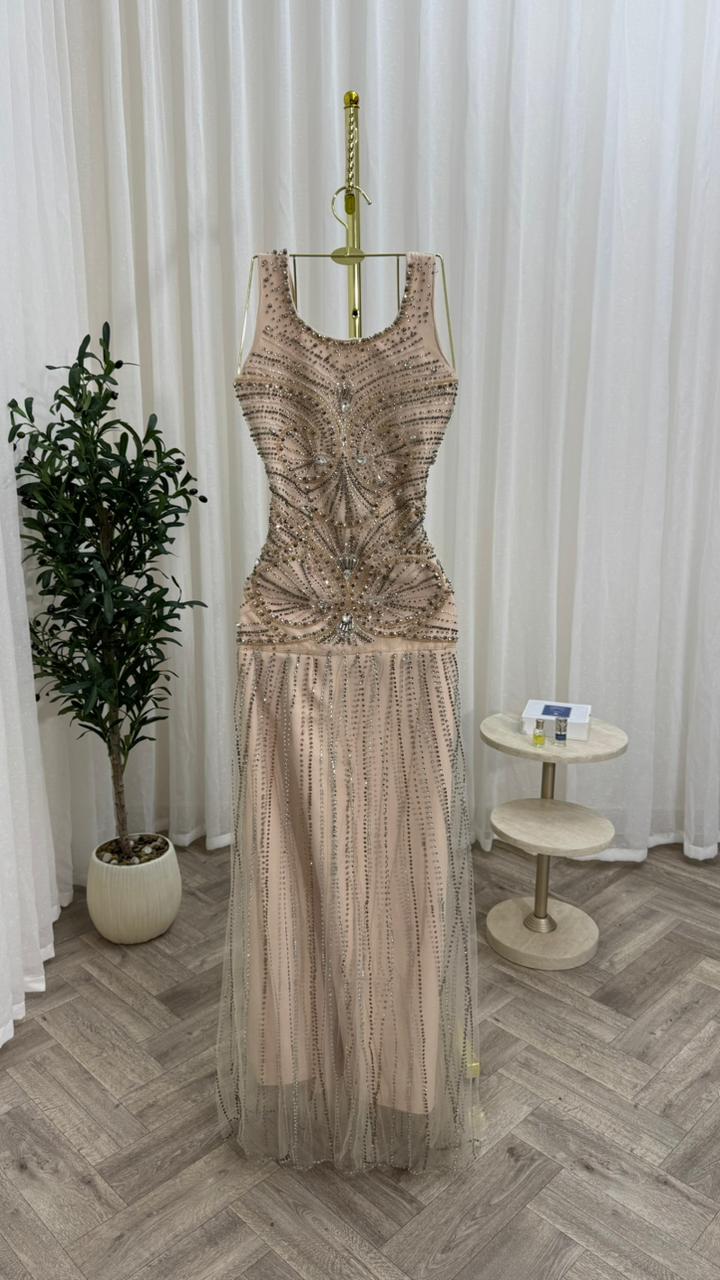فستان سهرة طويل مطرز بالخرز لون شامبين فاخر - الصورة 2