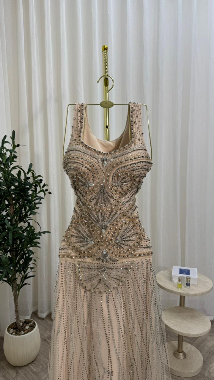 فستان سهرة طويل مطرز بالخرز لون شامبين فاخر - الصورة 4