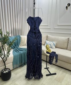 Alternative view of فستان سهرة كحلي مطرز بالترتر  تصميم أنيق بقصة كورسيه للمناسبات الراقية