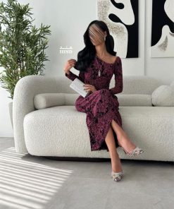 Alternative view of فستان سهرة عنابي بنقشة سوداء تصميم أنيق بقصة انسيابية للمناسبات الراقية