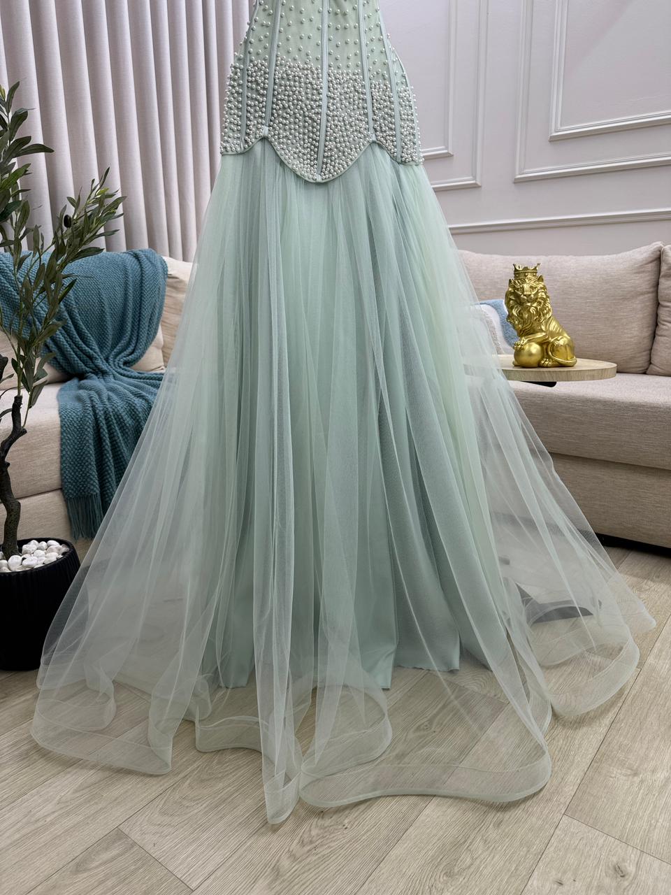 فستان سهرة أخضر نعناعي بتطريز لؤلؤ وتول ناعم تصميم فاخر بإطلالة أنثوية راقية - الصورة 6