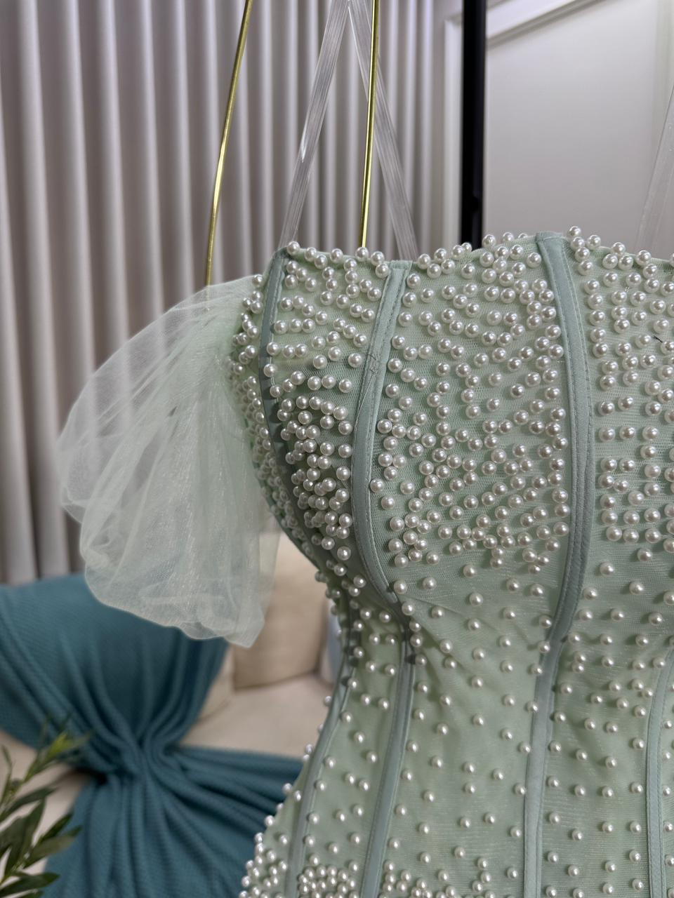 فستان سهرة أخضر نعناعي بتطريز لؤلؤ وتول ناعم تصميم فاخر بإطلالة أنثوية راقية - الصورة 5
