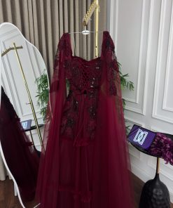 Alternative view of فستان سهرة عنابي بتول فاخر وتطريز أنيق تصميم ملكي بطبقات راقية