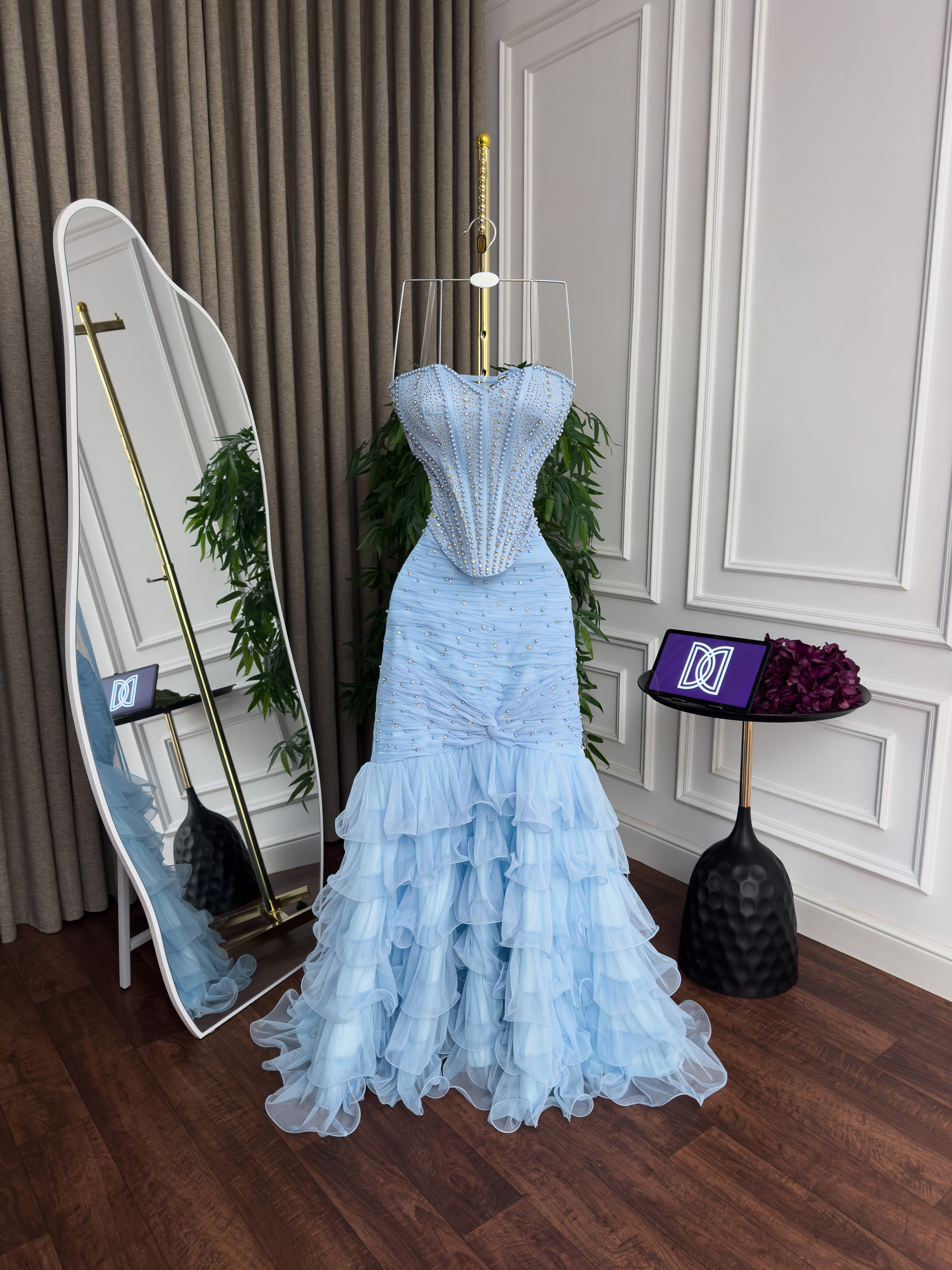 فستان سهرة سماوي منفوش بتطريز فاخر وقصة ميرميد أنيقة | روزيتا السعودية