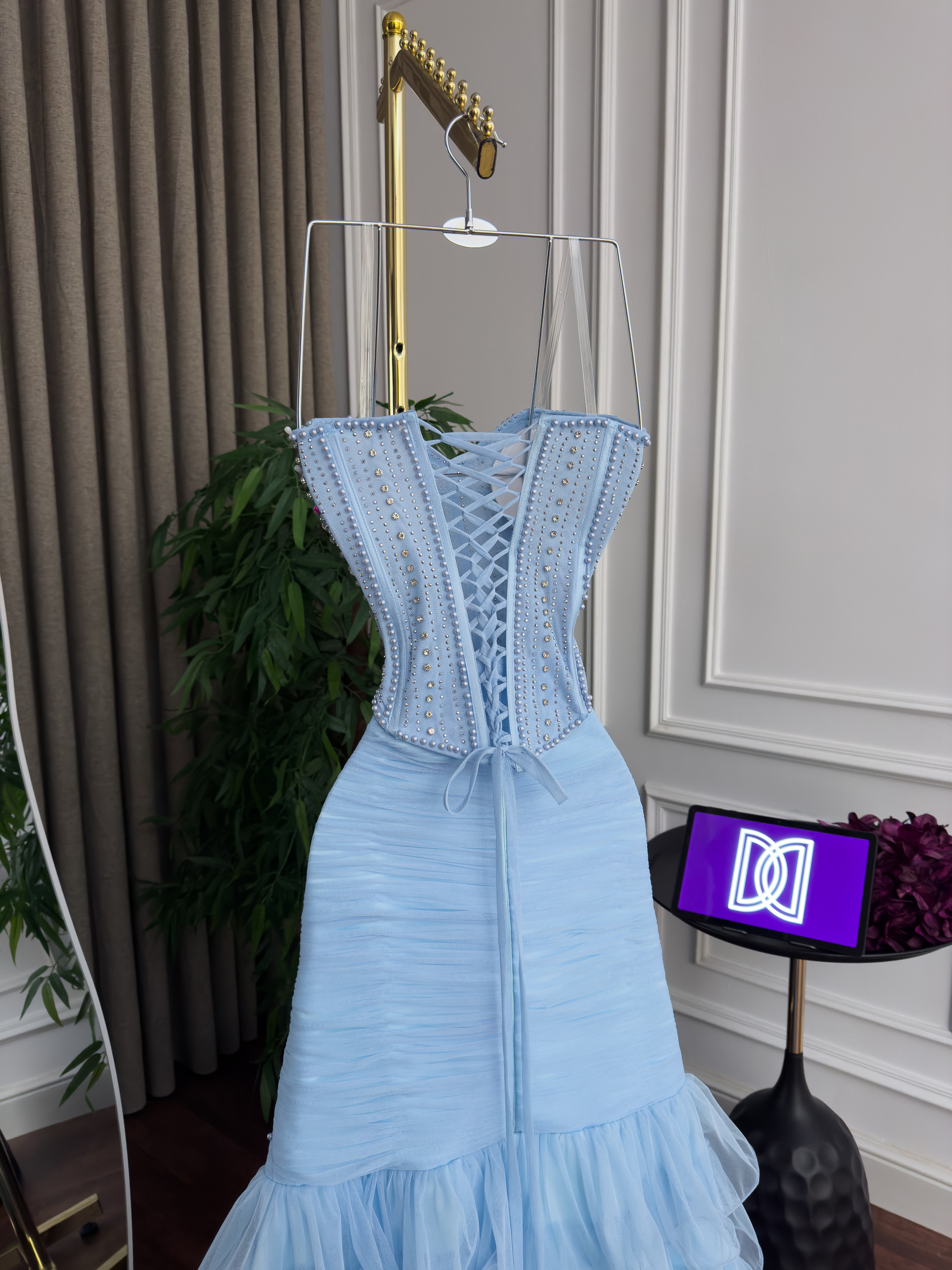 فستان سهرة سماوي منفوش بتطريز فاخر وقصة ميرميد أنيقة - الصورة 5