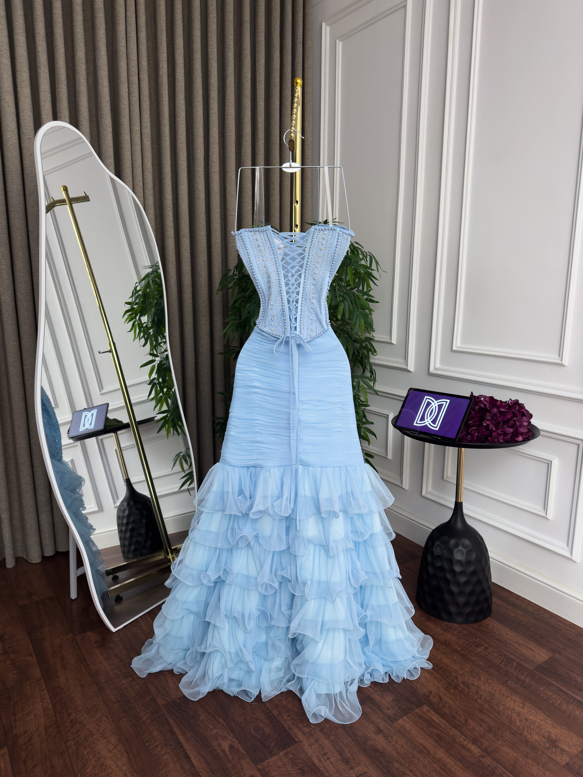 فستان سهرة سماوي منفوش بتطريز فاخر وقصة ميرميد أنيقة - الصورة 4