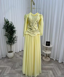 فستان سهرة أصفر أنيق بتفاصيل تطريز - متجر روزيتا السعودية"