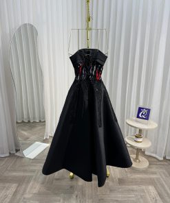 Alternative view of فستان سهرة أسود مزخرف بتفاصيل لؤلؤ وخرز