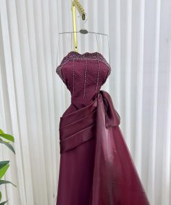 Alternative view of فستان سهرة خمري بتطريز لؤلؤي وأربطة على الخصر