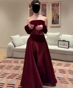 فستان سهرة جوخ لون أحمر