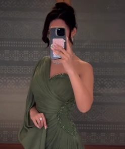 فستان سهرة أخضر مزخرف بالأحجار – تصميم فاخر وأنيق للمناسبات الرفيعة | روزيتا السعودية