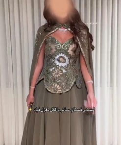 فستان سهرة أخضر مزخرف بالأحجار اللامعة – تصميم أنثوي فاخر للمناسبات