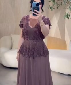 فستان سهرة مزخرف بالخرز تصميم أنثوي وأنيق للمناسبات الراقية