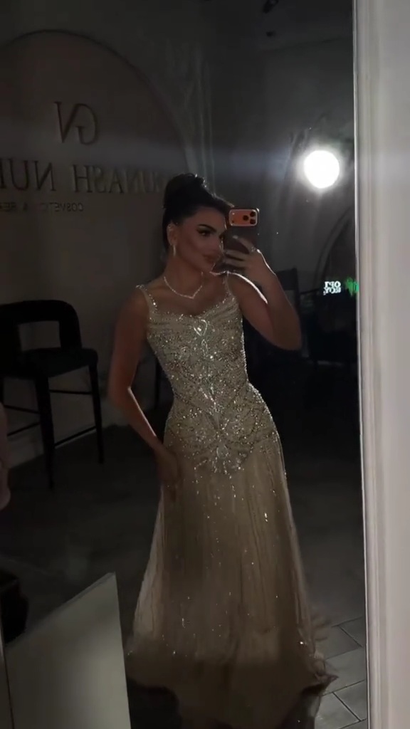 فستان سهرة طويل مطرز بالخرز – لون شامبين فاخر | متجر روزيتا السعودية