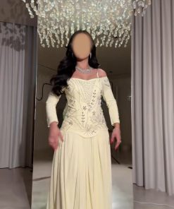 Alternative view of فستان سهرة أصفر أنيق بتفاصيل تطريز