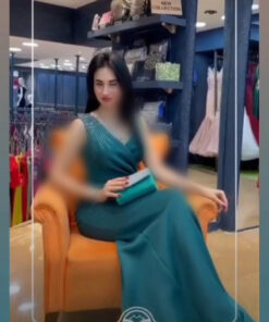 فستان حرير بفصوص وخرز بقصة ناعمة وأنيقة