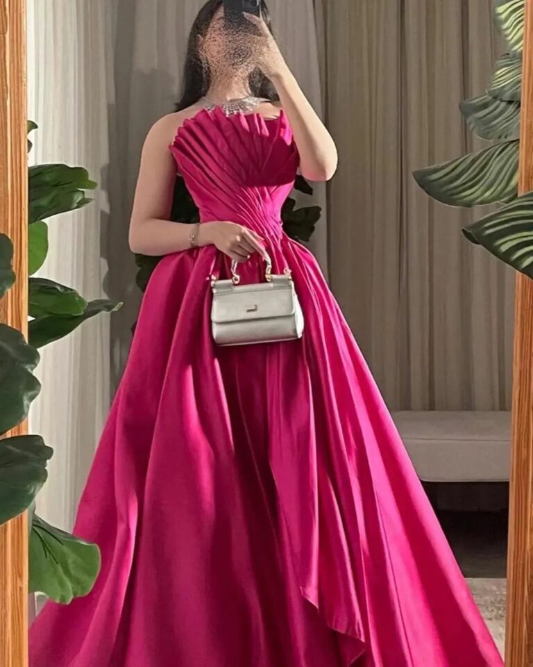 فساتين لون فوشي