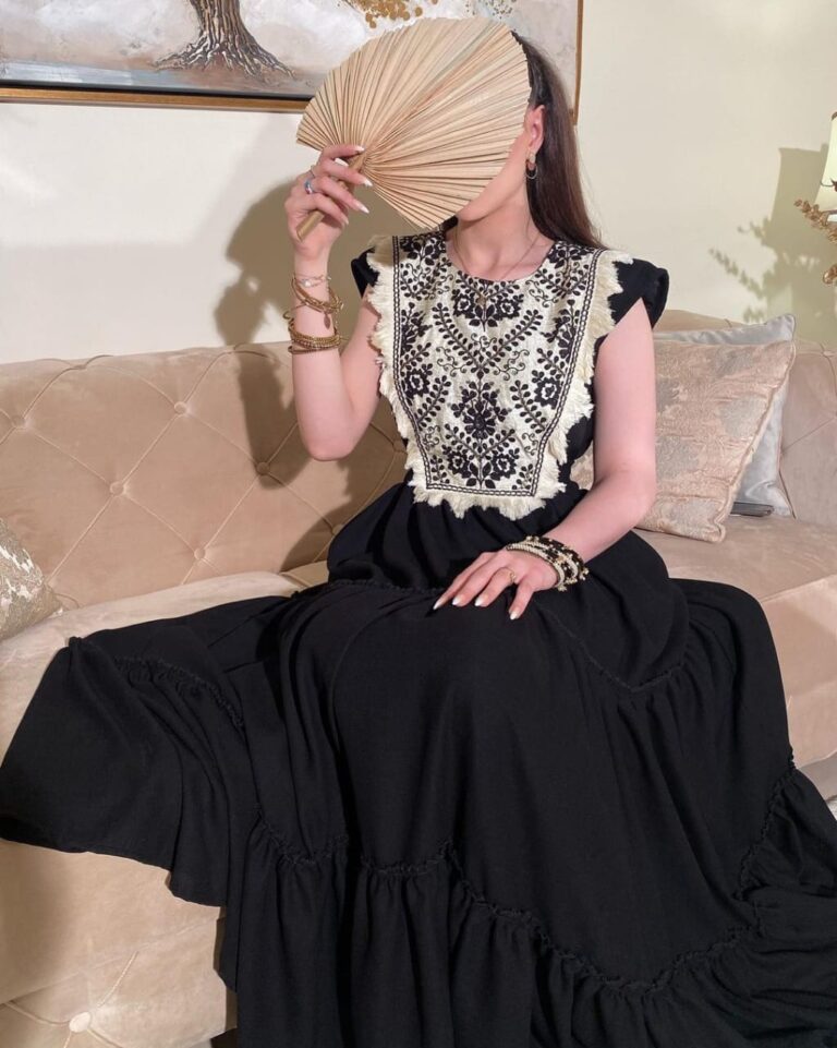 فساتين لون اسود