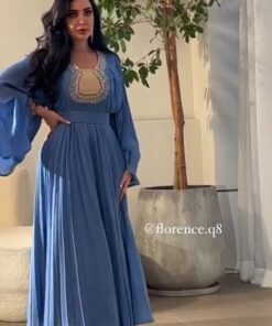 فستان جورجت بتكسيرات مرتبة ومثالية مع خرز رقبة