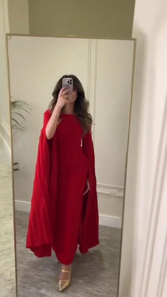 فساتين سهرة اكمام طويلة