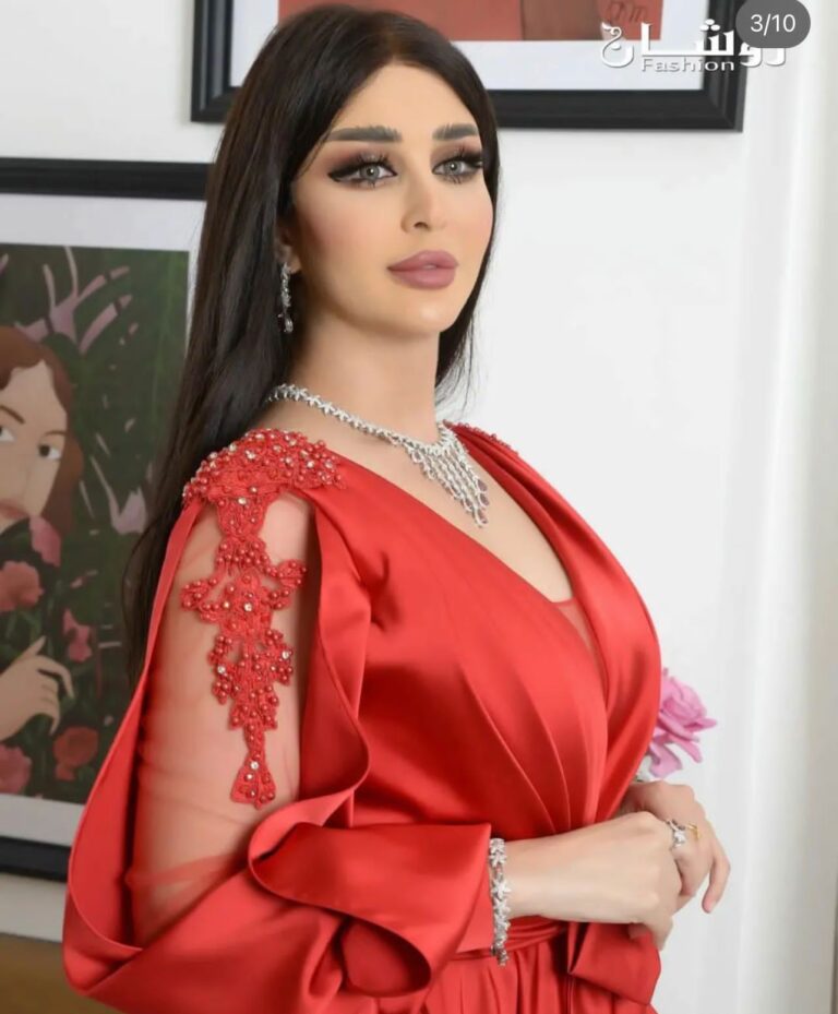 ⁦فستان سهرة لون احمر⁩ - الصورة ⁦2⁩