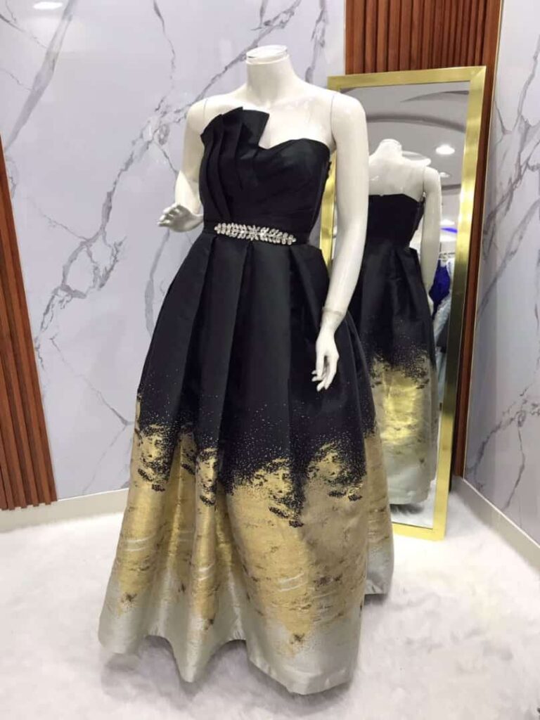 ⁦فستان لون أسود⁩ - الصورة ⁦2⁩