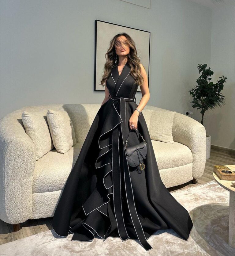 ⁦فستان اسود كلووش⁩ - الصورة ⁦3⁩