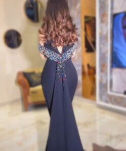 Alternative view of فستان بذيل طويل