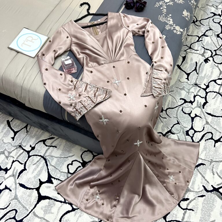 ⁦فساتين سهرة لون بيج وموف⁩ - الصورة ⁦3⁩