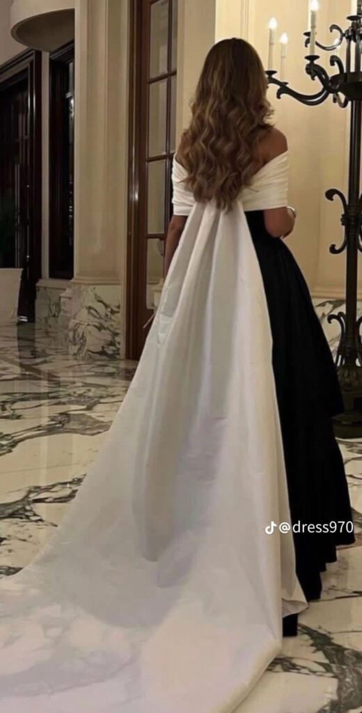 ⁦فستان اسود بذيل الفساتين⁩ - الصورة ⁦2⁩