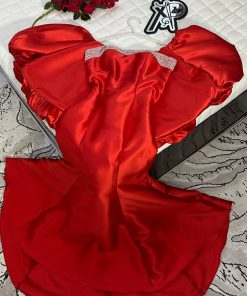 فستان لون احمر