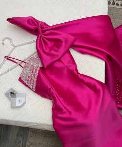 فساتين بذيل طويل