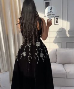 Alternative view of فساتين لون اسود ميد