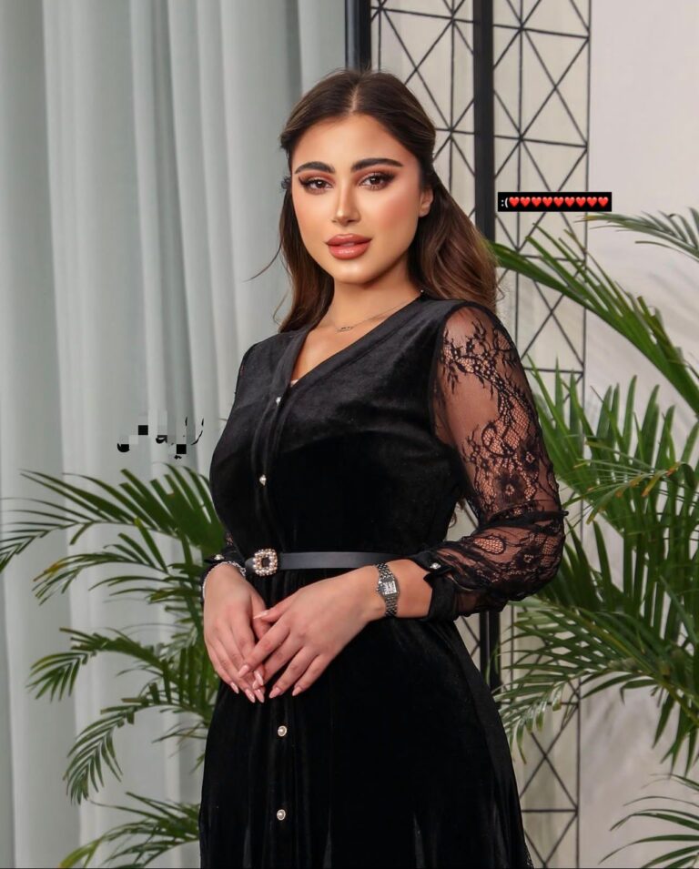 ⁦فستان مخمل فصير⁩ - الصورة ⁦4⁩