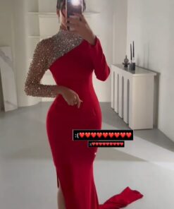 فستان لون احمر