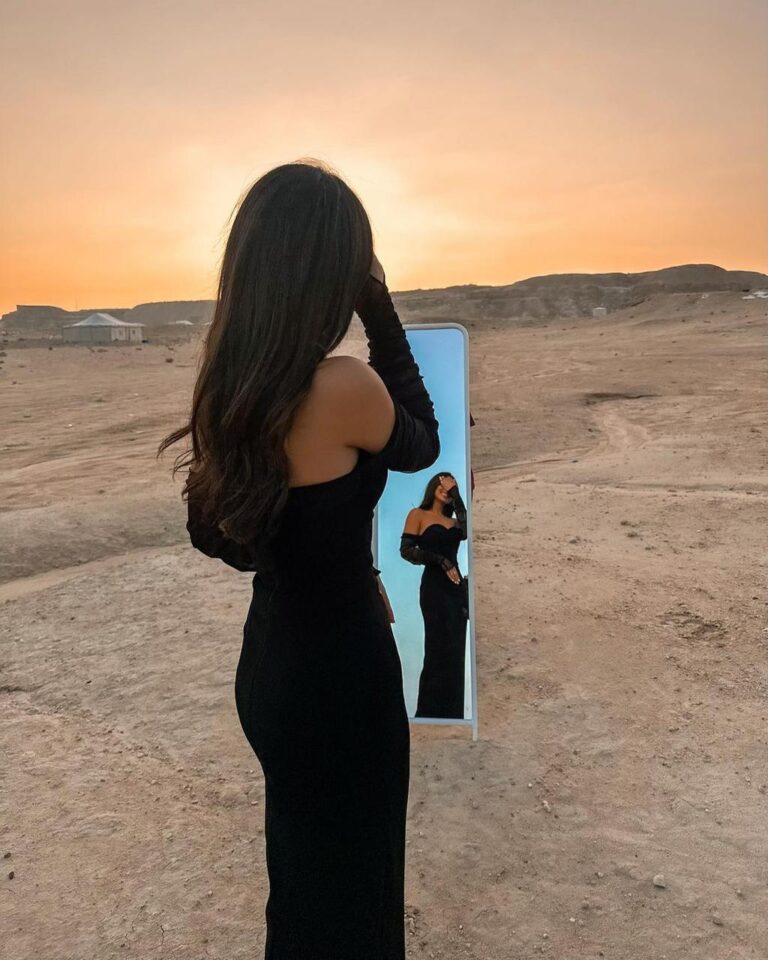 ⁦فستان مخمل ناعم⁩ - الصورة ⁦2⁩