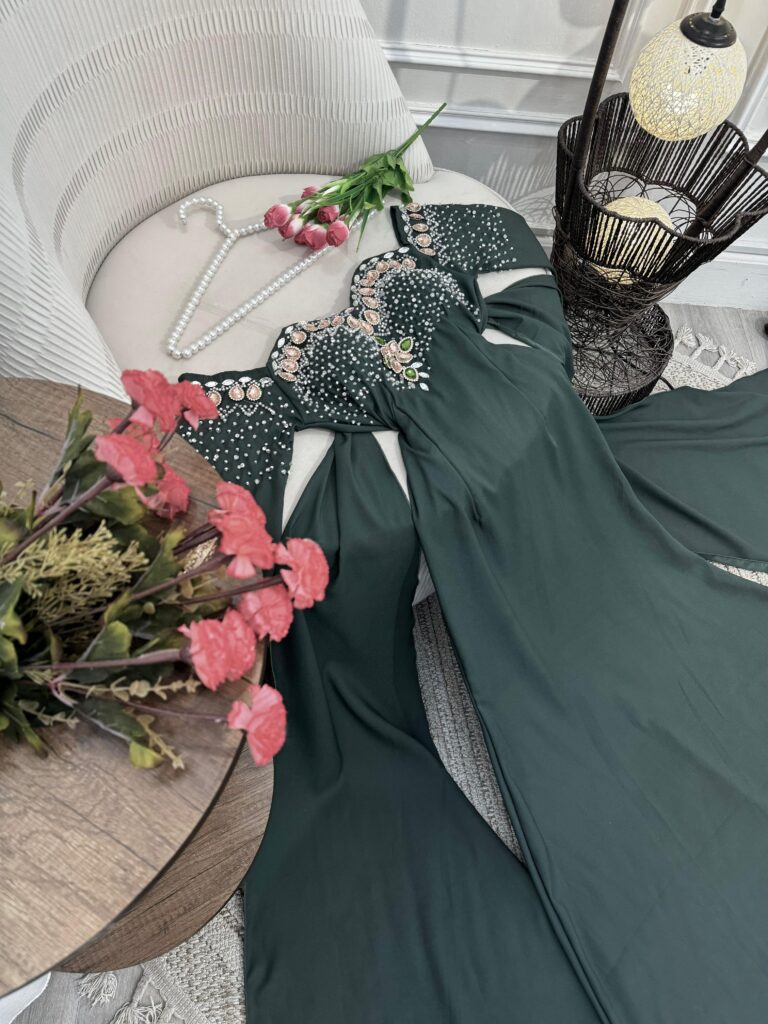 ⁦فستان سهرة لون زيتي⁩ - الصورة ⁦2⁩
