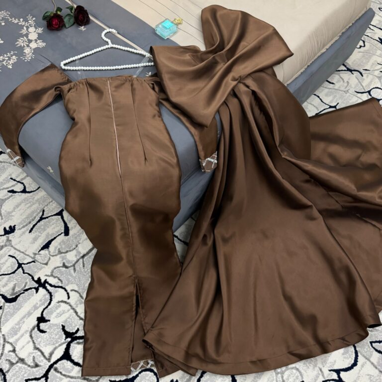 ⁦فساتين سهرة بذيل طويل⁩ - الصورة ⁦2⁩